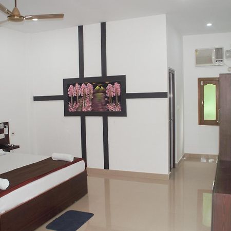 Hotel Exotica Squares Lakshmanpur Exteriér fotografie