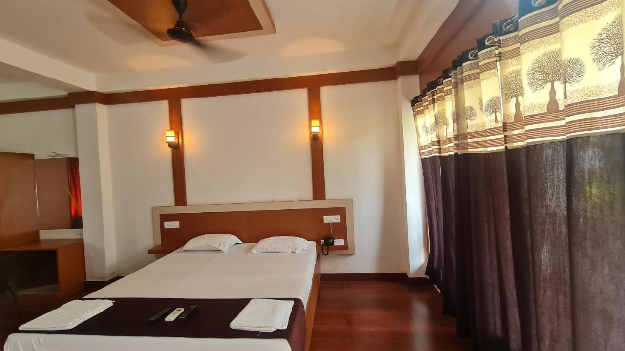 Hotel Exotica Squares Lakshmanpur Exteriér fotografie