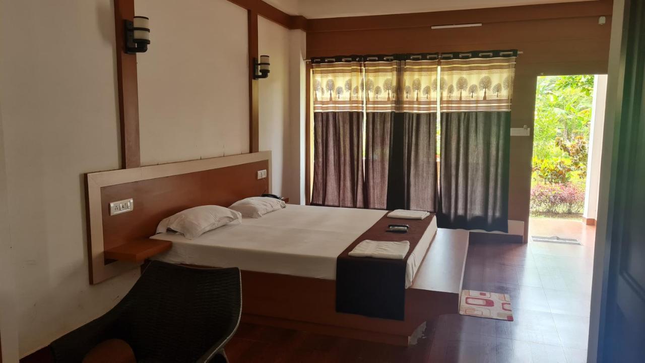 Hotel Exotica Squares Lakshmanpur Exteriér fotografie