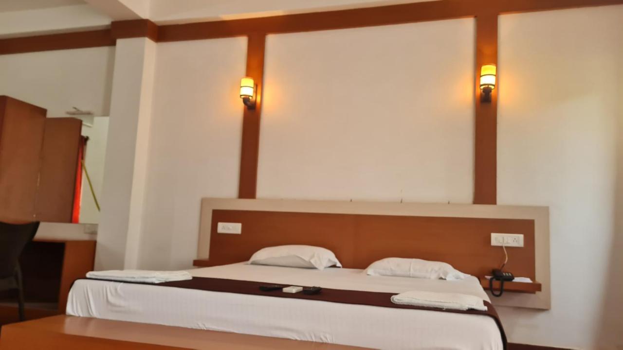 Hotel Exotica Squares Lakshmanpur Exteriér fotografie