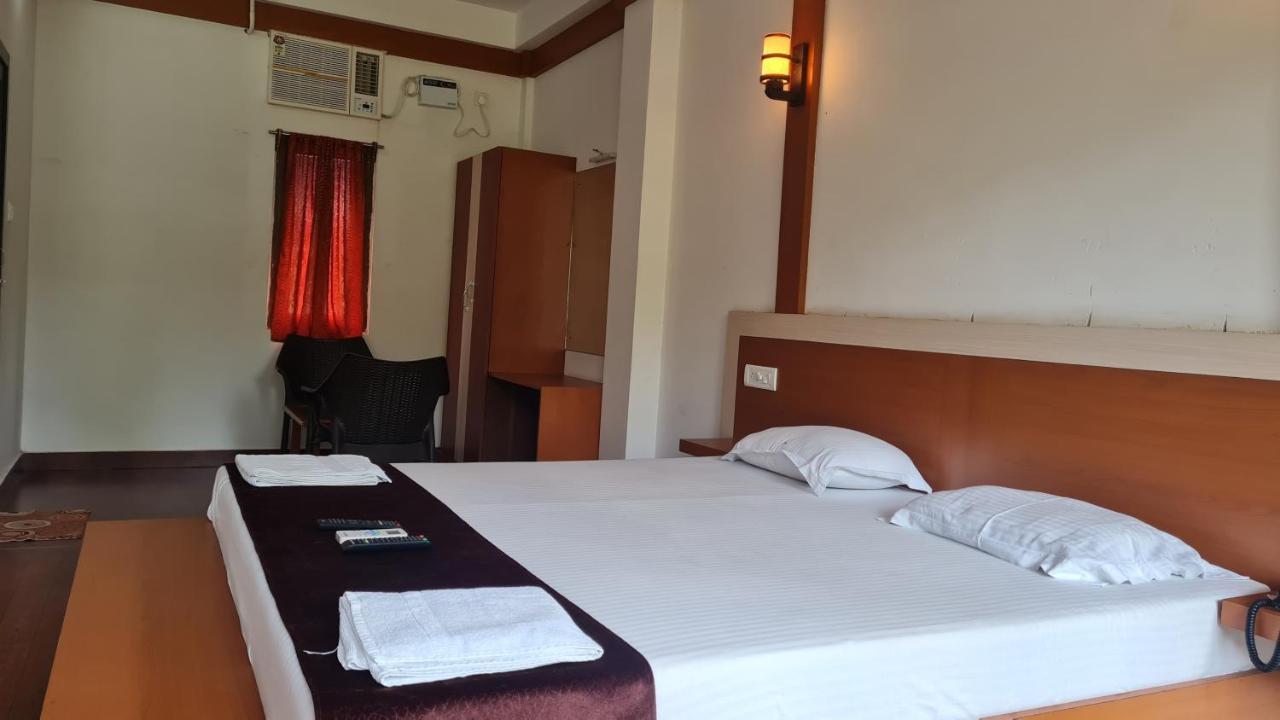 Hotel Exotica Squares Lakshmanpur Exteriér fotografie