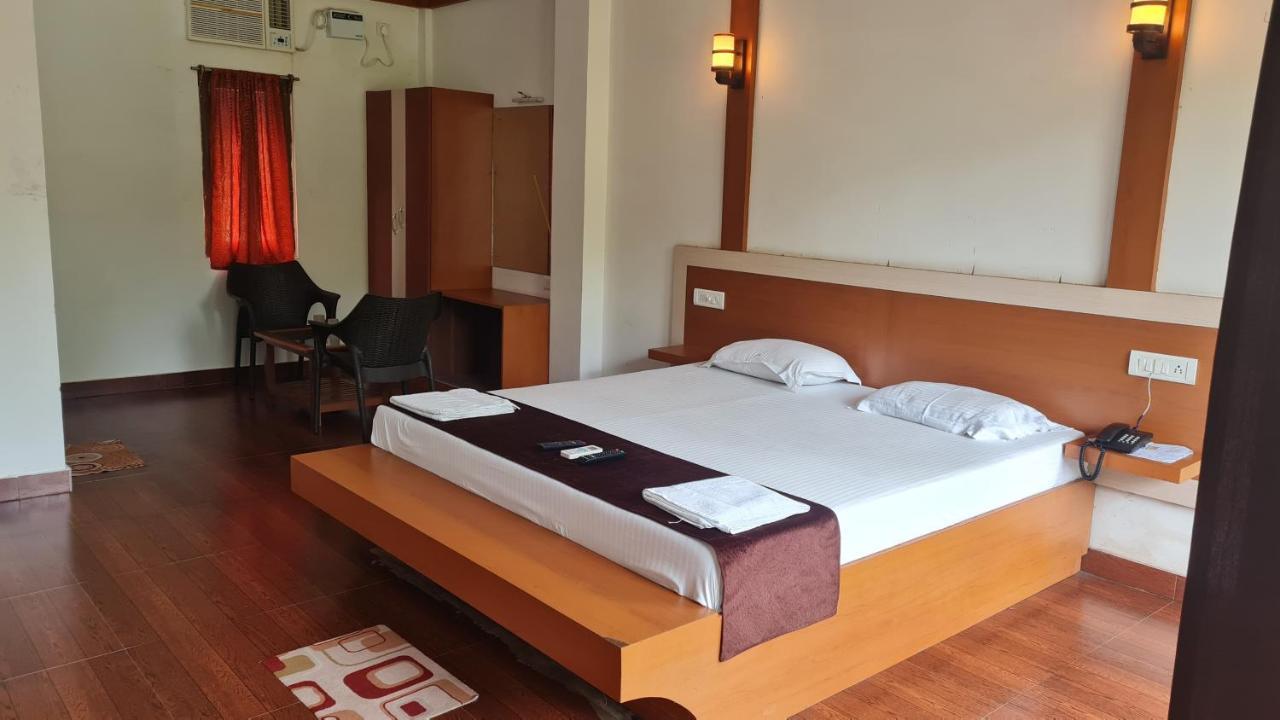 Hotel Exotica Squares Lakshmanpur Exteriér fotografie
