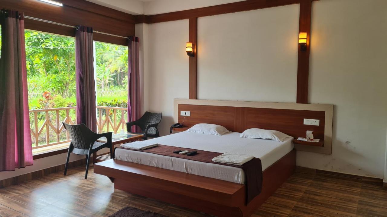Hotel Exotica Squares Lakshmanpur Exteriér fotografie