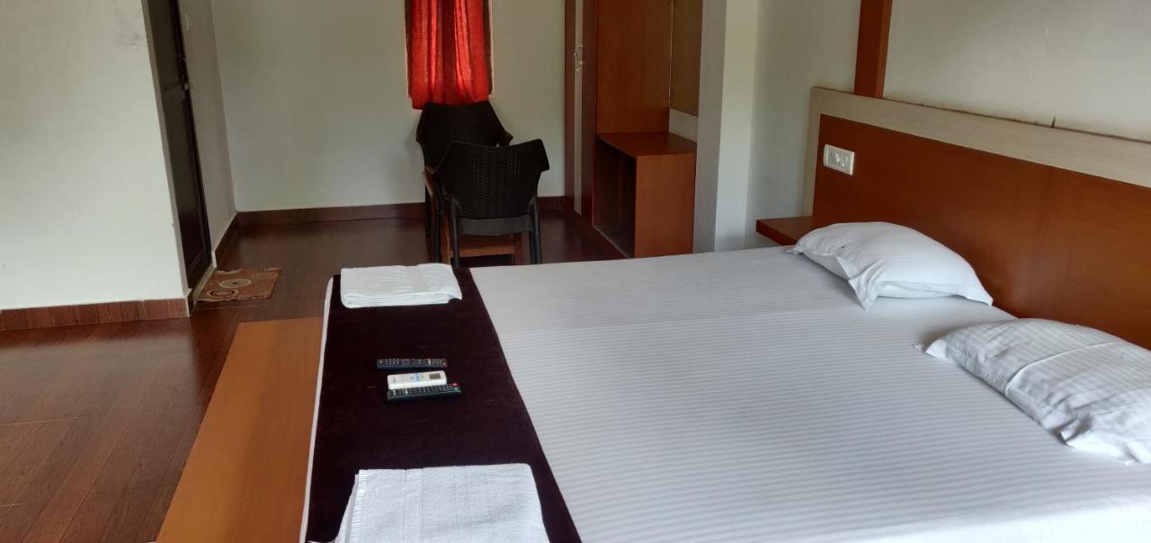 Hotel Exotica Squares Lakshmanpur Exteriér fotografie