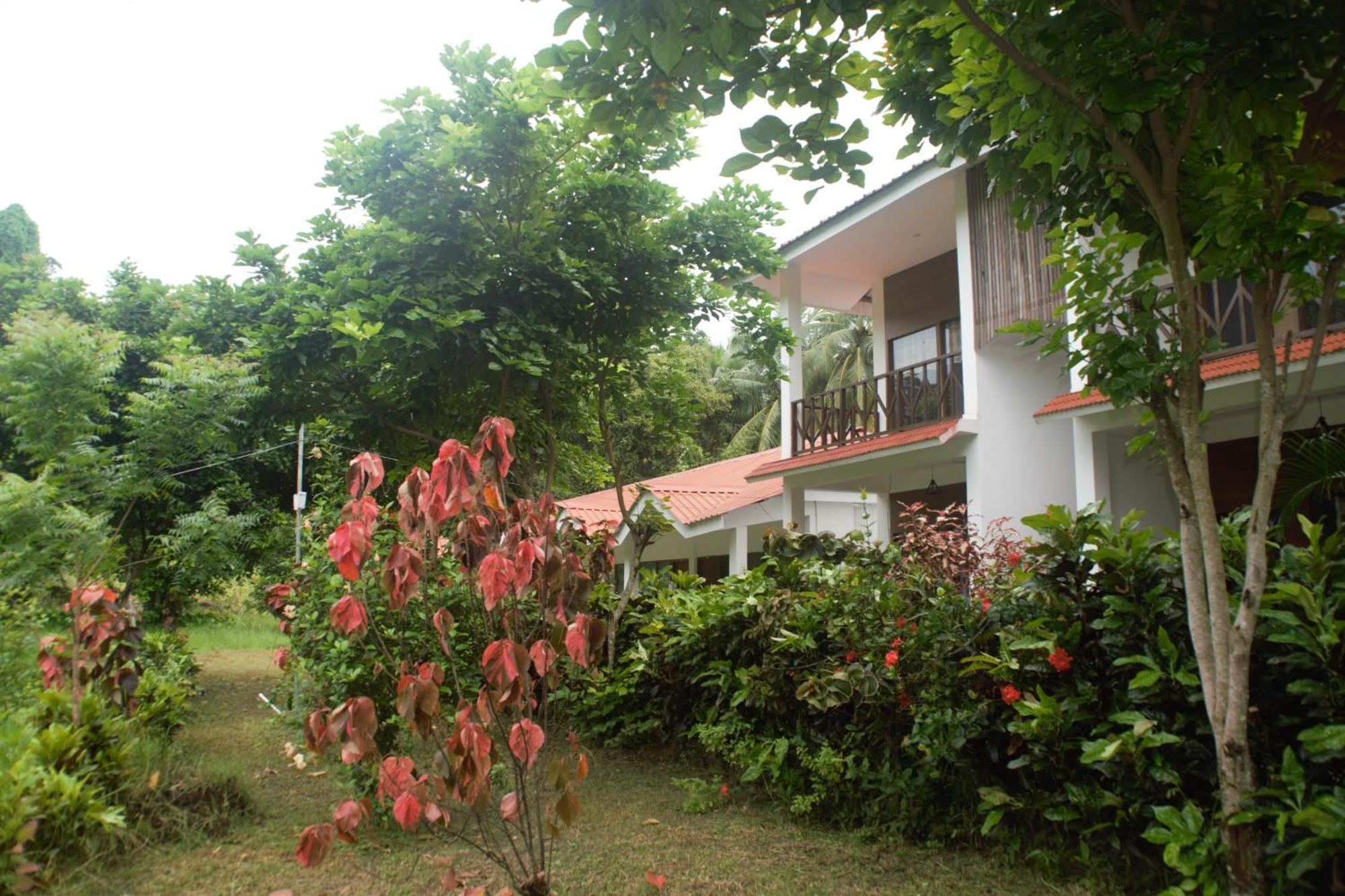 Hotel Exotica Squares Lakshmanpur Exteriér fotografie