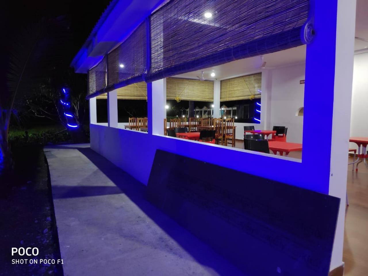 Hotel Exotica Squares Lakshmanpur Exteriér fotografie